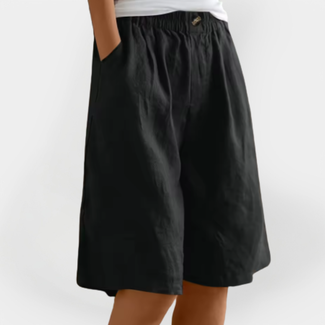 Linen shorts with pockets