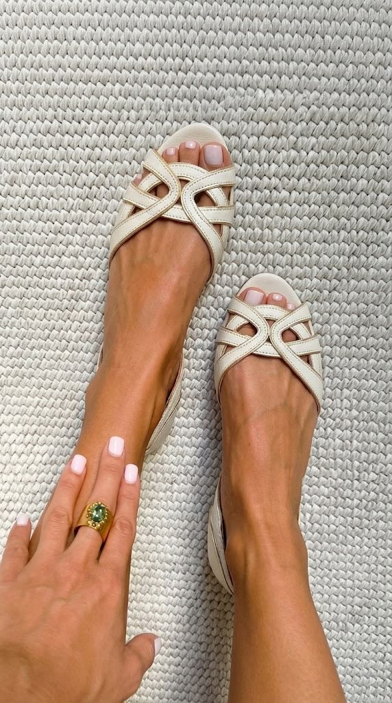 Eleni – Elegáns Krém Szőtt Szandál