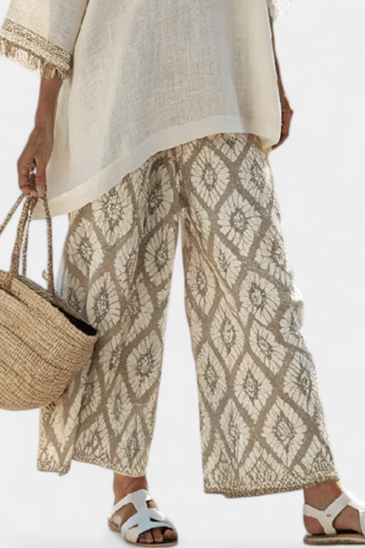 Boho Chic Daisy Set: Long blouse and printed trousers for a unique style