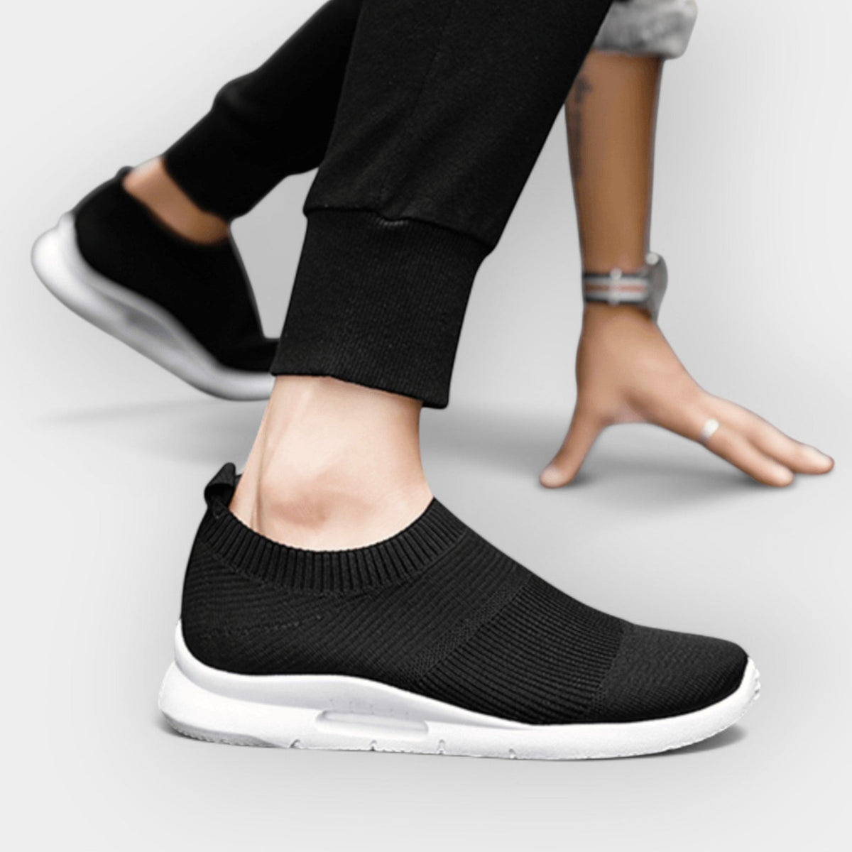 Shock-absorbing sports shoes
