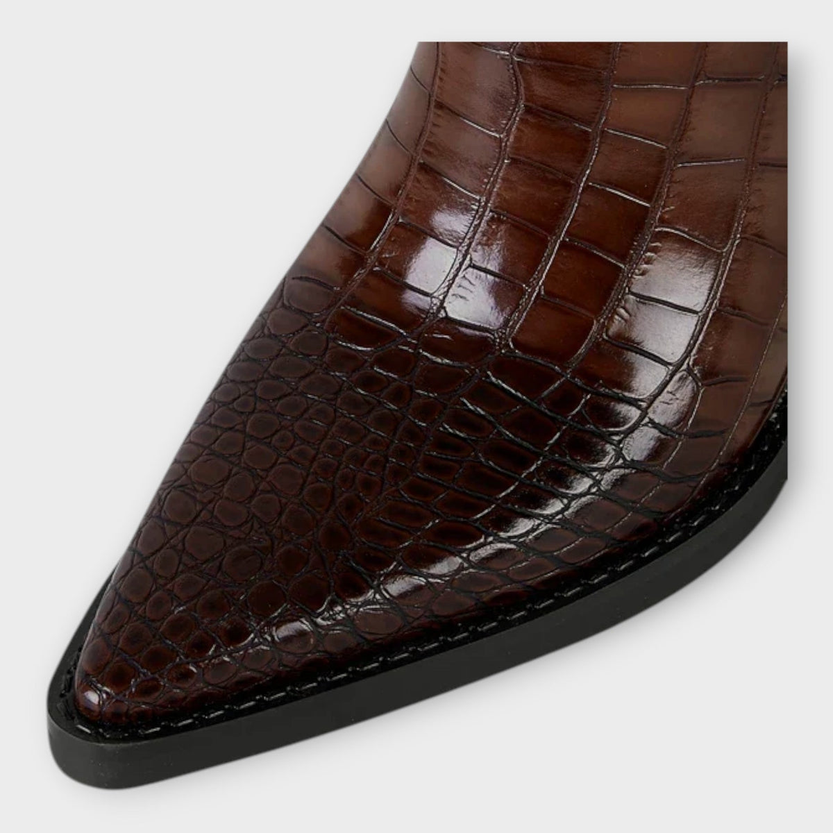 Crocodile print shoes with elegant heels