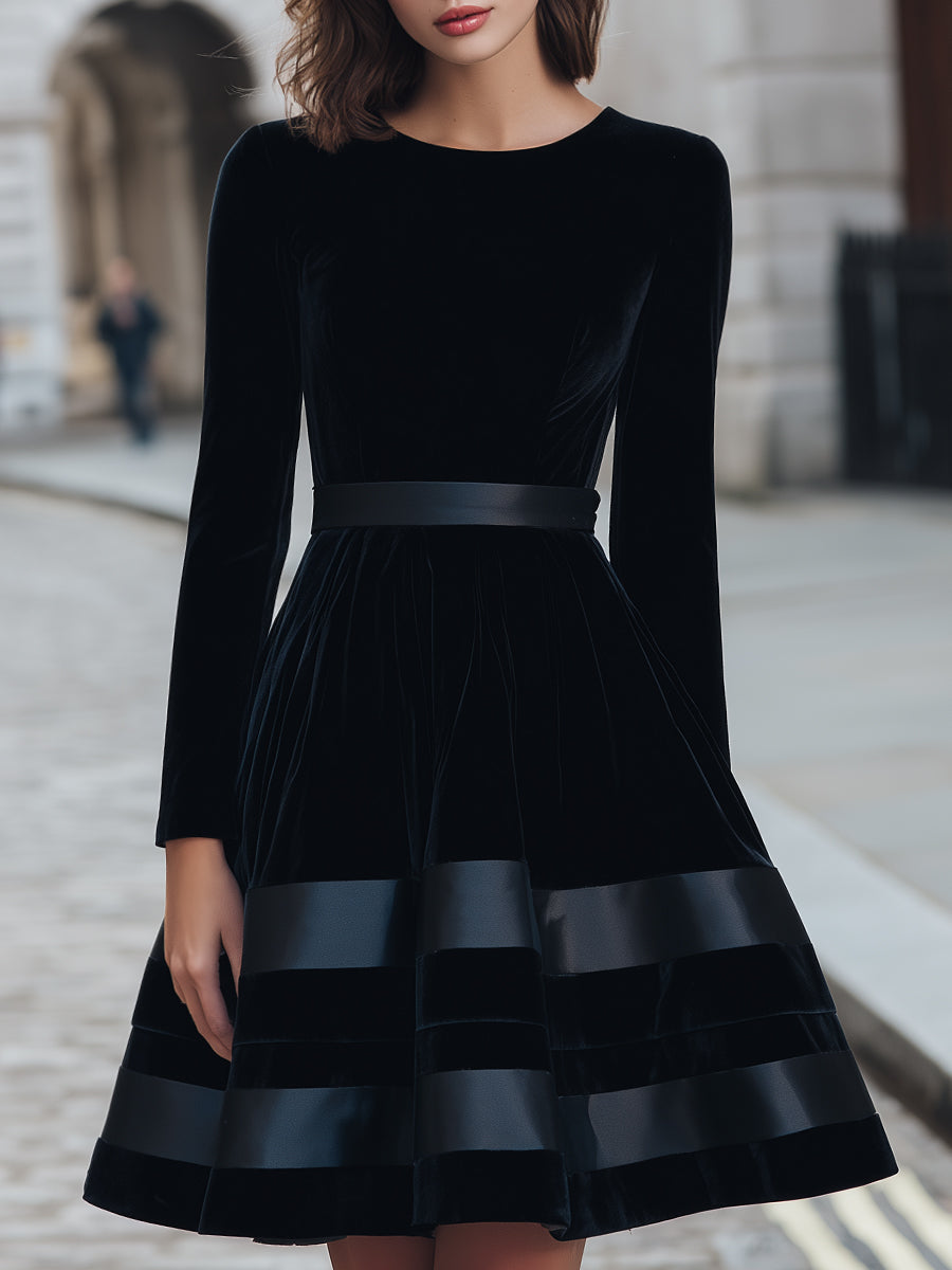 Fekete Fit-and-Flare Ruha Bársonyos Pántokkal