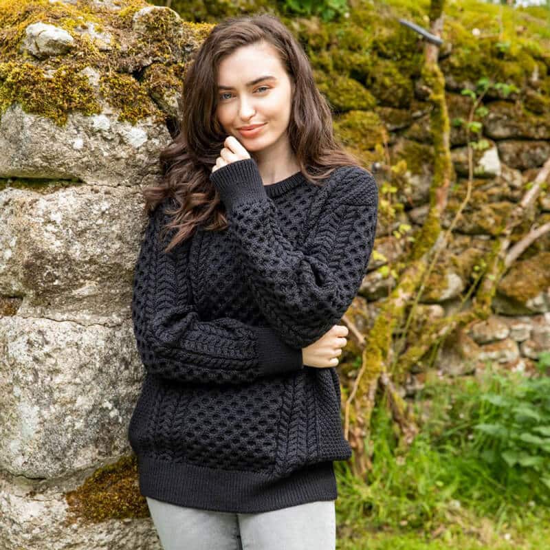 Hagyományos Kerek Nyakú Aran Pulóver – Női